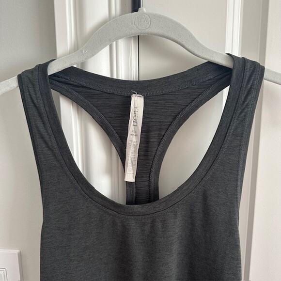 Vuori Heather Black Racerback Performance Tank Size: Small - Picture 4 of 7